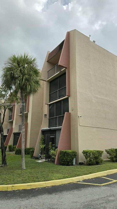 En Venta: $290,000 (2 camas, 2 baños, 896 Pies cuadrados)
