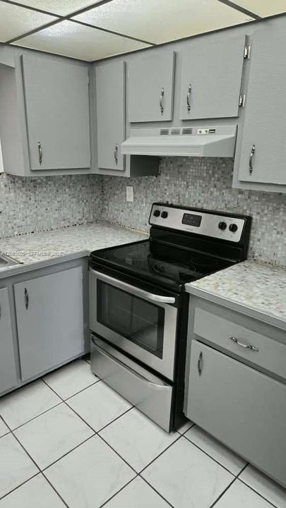 En Venta: $290,000 (2 camas, 2 baños, 896 Pies cuadrados)