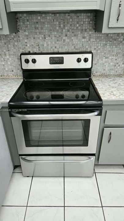 En Venta: $290,000 (2 camas, 2 baños, 896 Pies cuadrados)