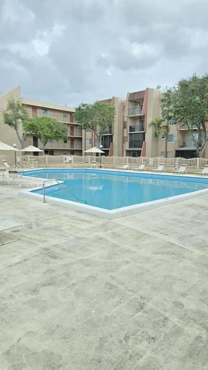 En Venta: $290,000 (2 camas, 2 baños, 896 Pies cuadrados)