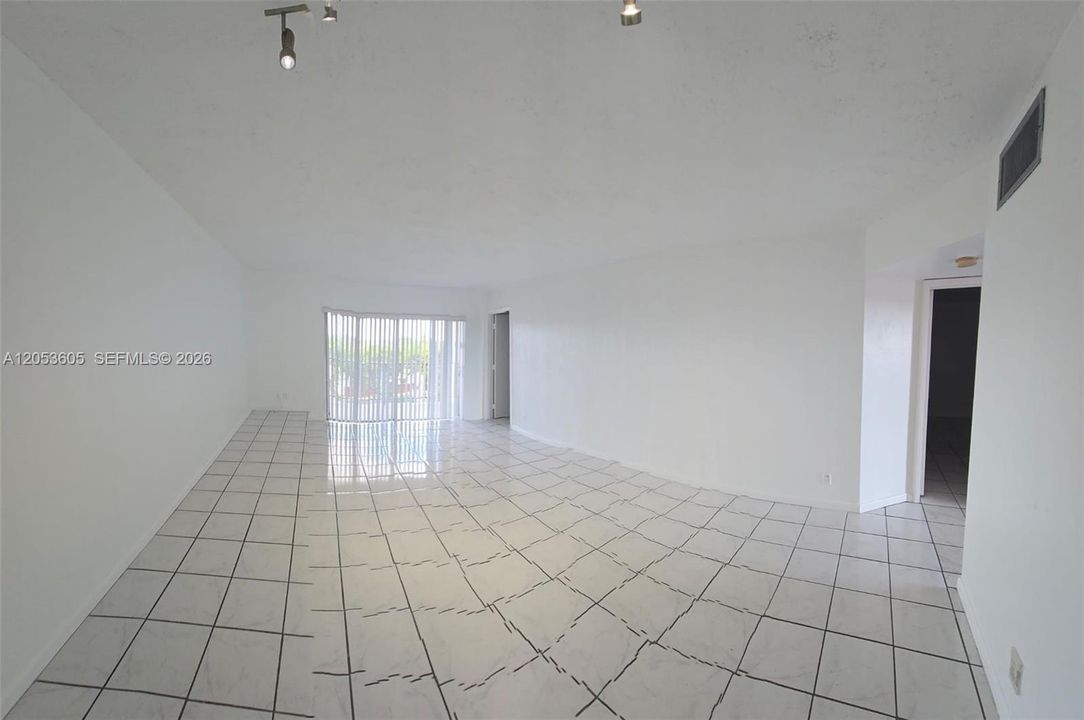 En Venta: $290,000 (2 camas, 2 baños, 896 Pies cuadrados)