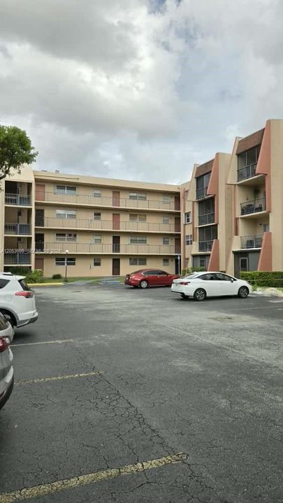 En Venta: $290,000 (2 camas, 2 baños, 896 Pies cuadrados)