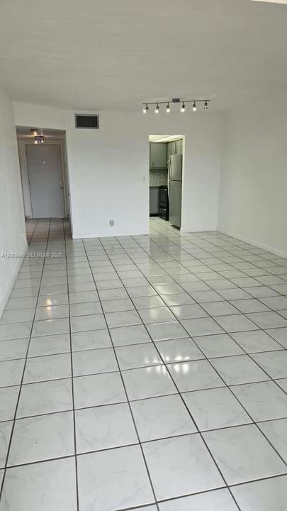 En Venta: $290,000 (2 camas, 2 baños, 896 Pies cuadrados)