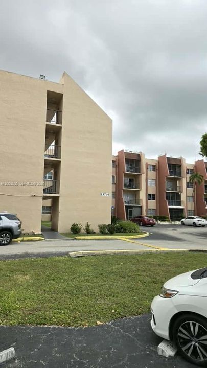 En Venta: $290,000 (2 camas, 2 baños, 896 Pies cuadrados)