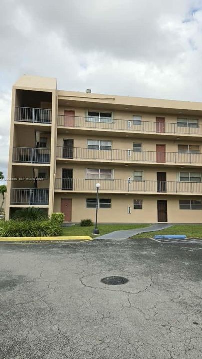 En Venta: $290,000 (2 camas, 2 baños, 896 Pies cuadrados)