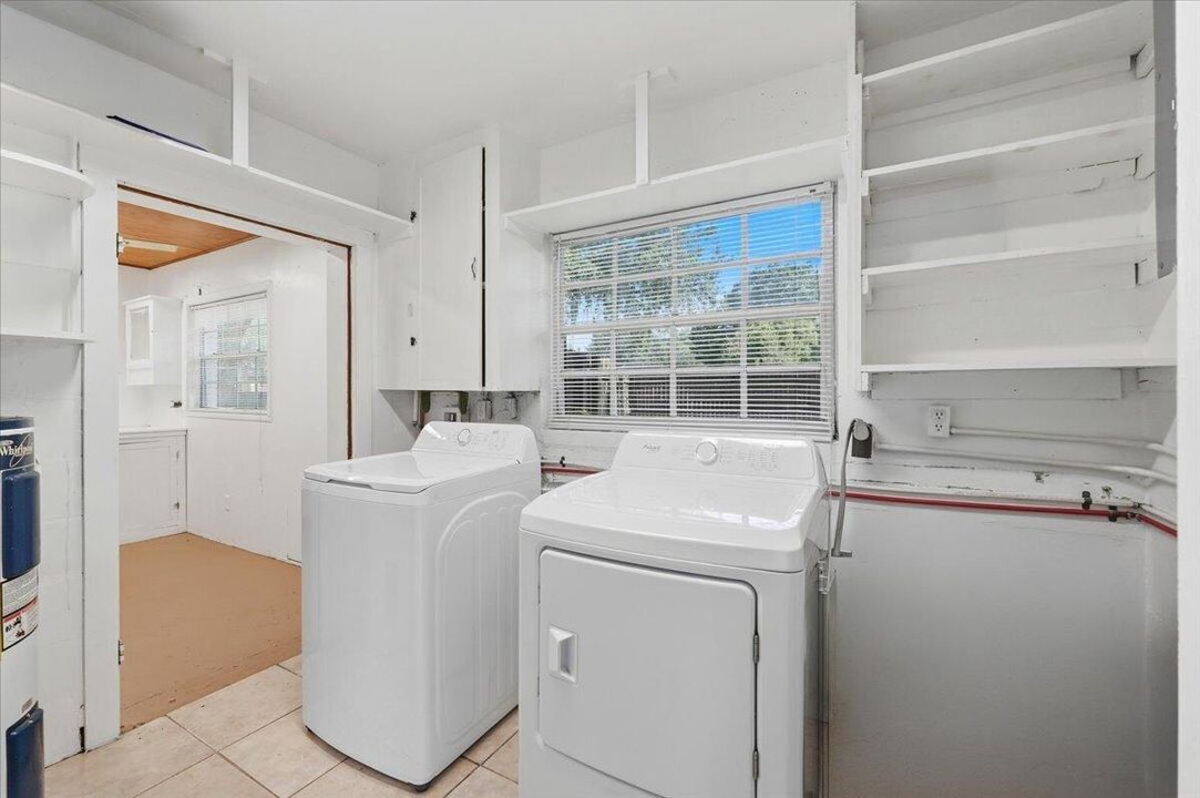 43-Laundry Area