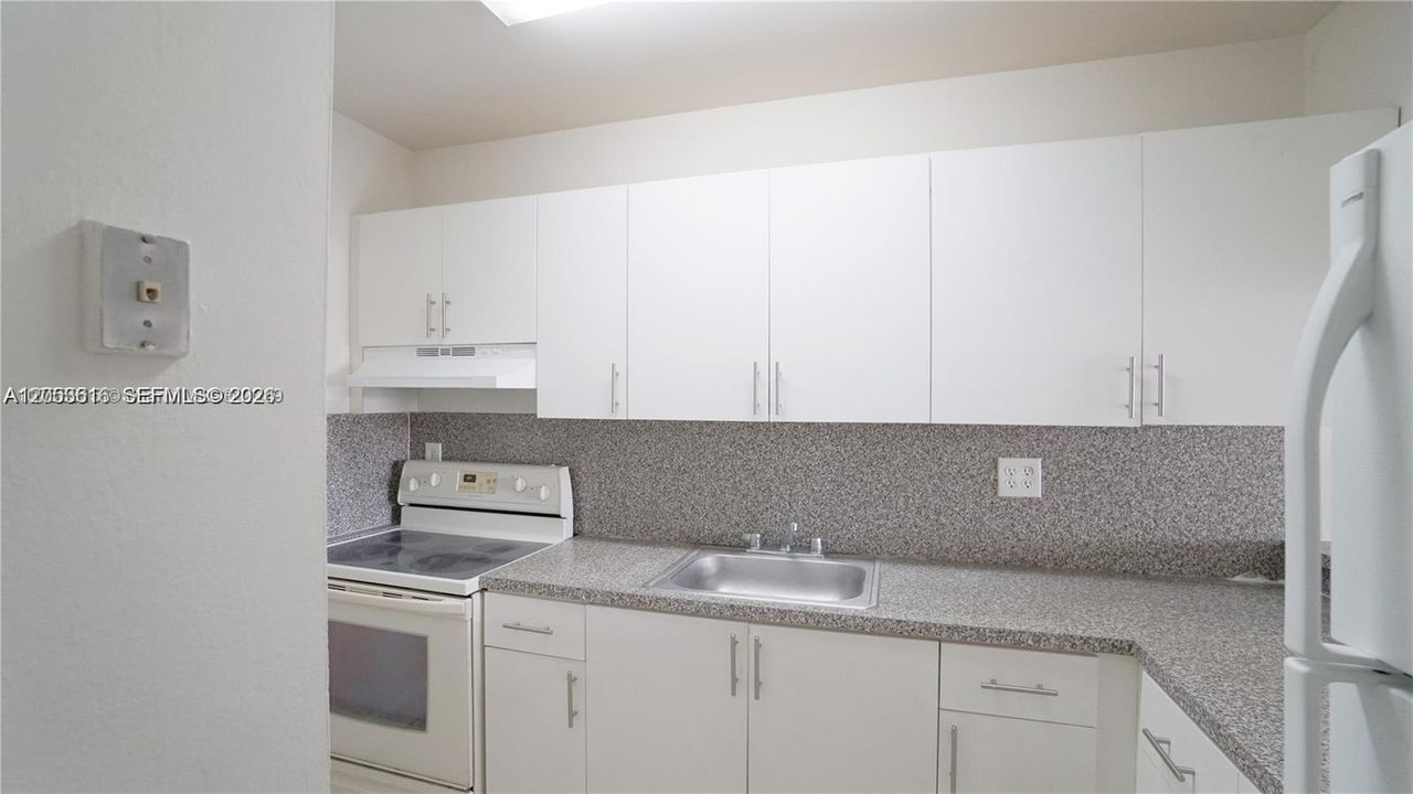В аренду: $1,850 (2 спален, 2 ванн, 840 Квадратных фут)