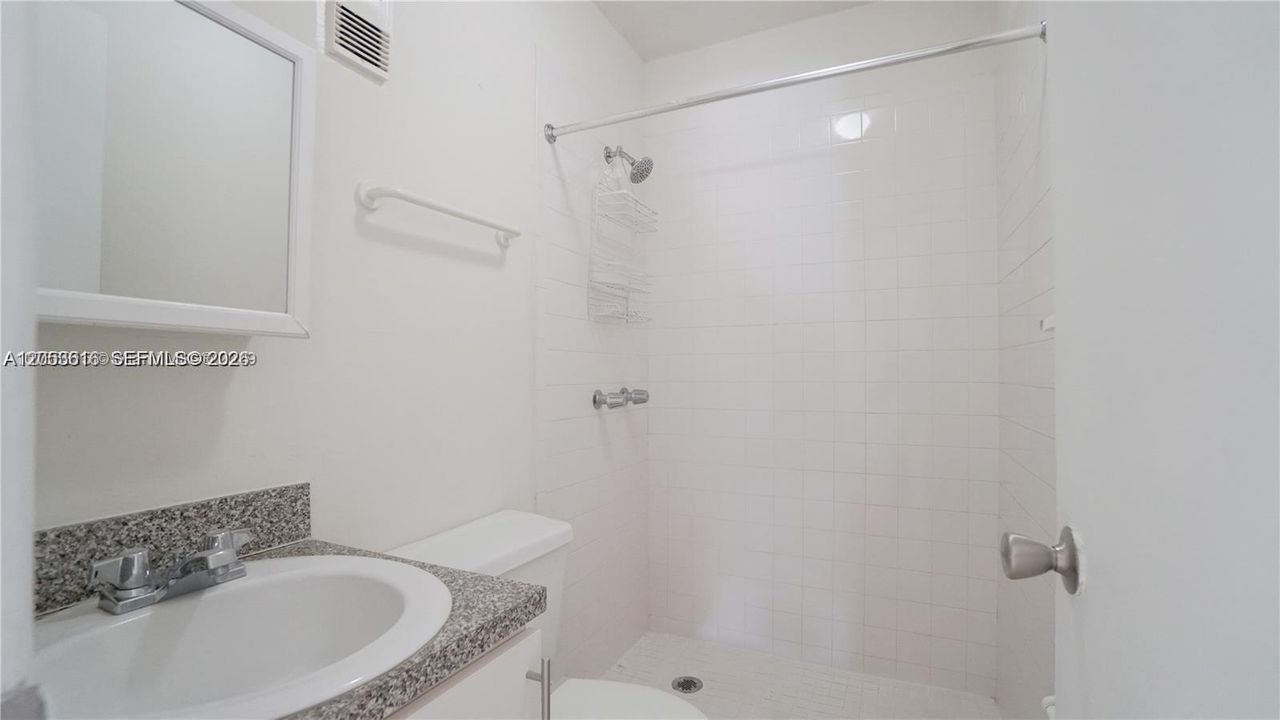 В аренду: $1,850 (2 спален, 2 ванн, 840 Квадратных фут)