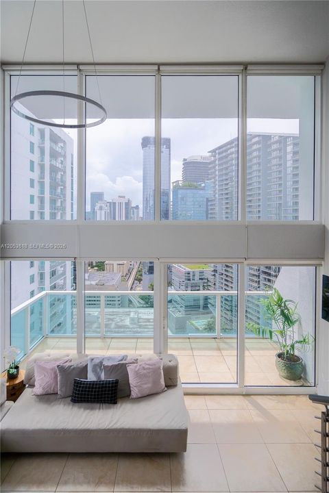 For Rent: $4,650 (2 beds, 2 baths, 1289 Square Feet)