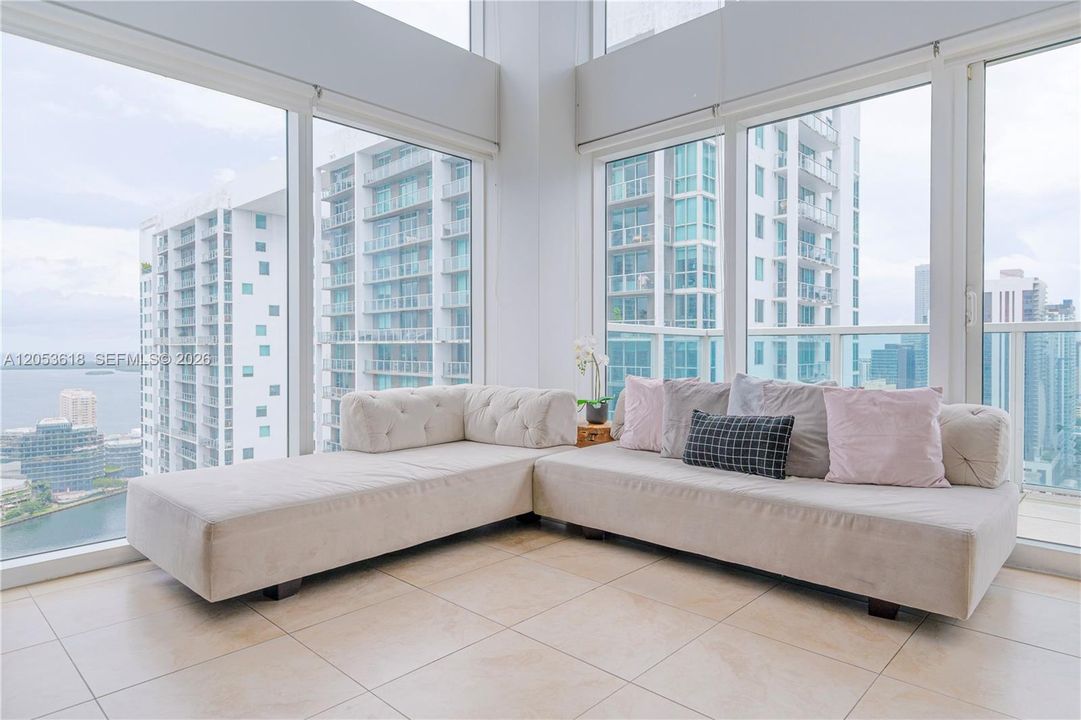 For Rent: $4,650 (2 beds, 2 baths, 1289 Square Feet)