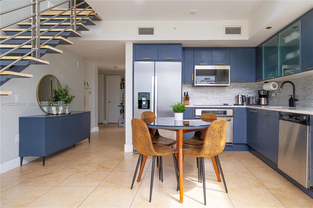For Rent: $4,650 (2 beds, 2 baths, 1289 Square Feet)
