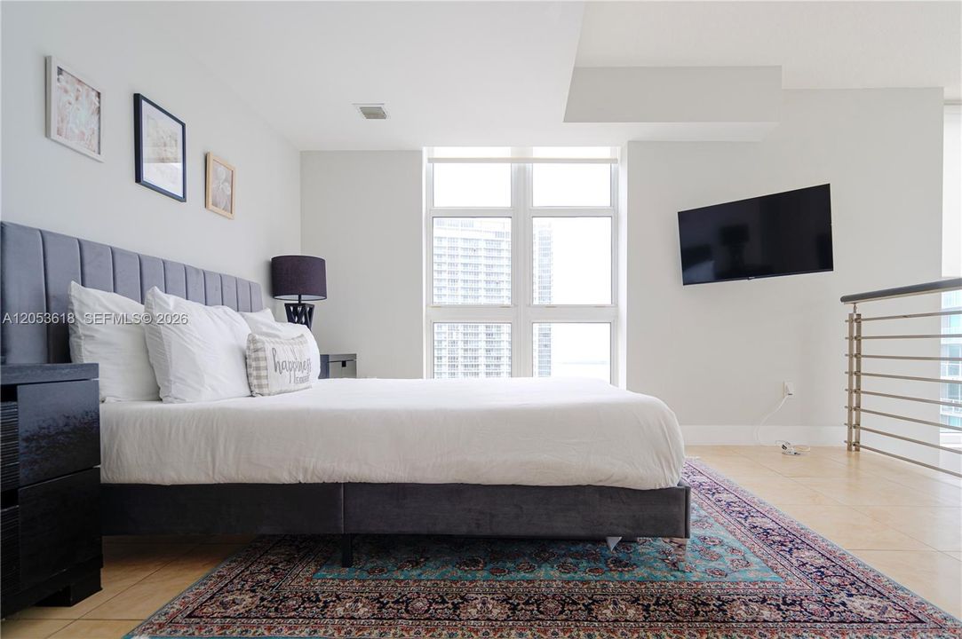 For Rent: $4,650 (2 beds, 2 baths, 1289 Square Feet)