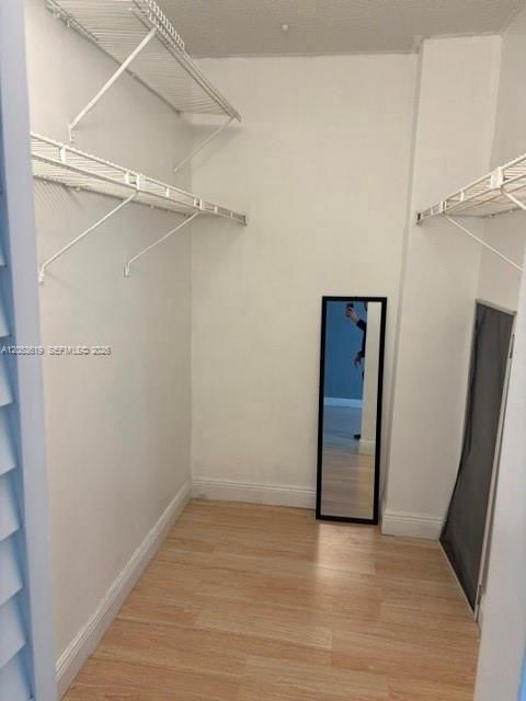 For Sale: $240,000 (2 beds, 2 baths, 939 Square Feet)
