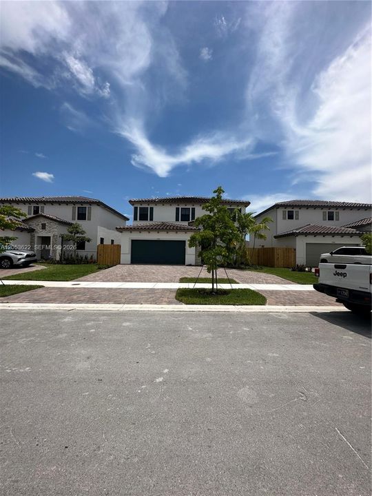 For Sale: $670,000 (5 beds, 3 baths, 2640 Square Feet)