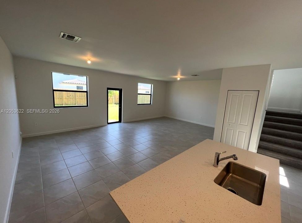 For Sale: $670,000 (5 beds, 3 baths, 2640 Square Feet)