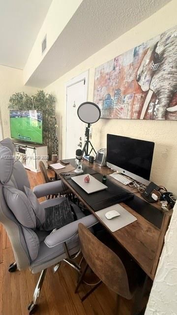 En Venta: $225,000 (0 camas, 1 baños, 649 Pies cuadrados)