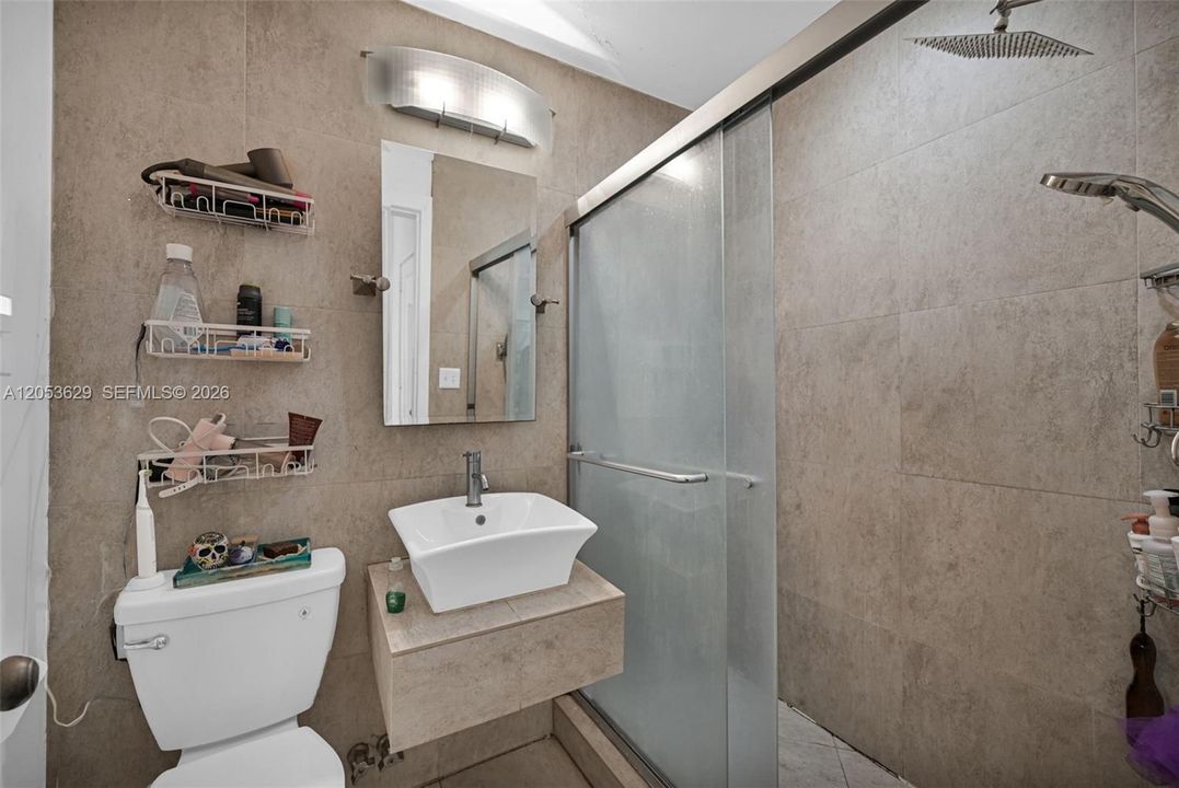 На продажу: $219,000 (0 спален, 1 ванн, 649 Квадратных фут)
