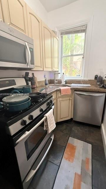 En Venta: $225,000 (0 camas, 1 baños, 649 Pies cuadrados)