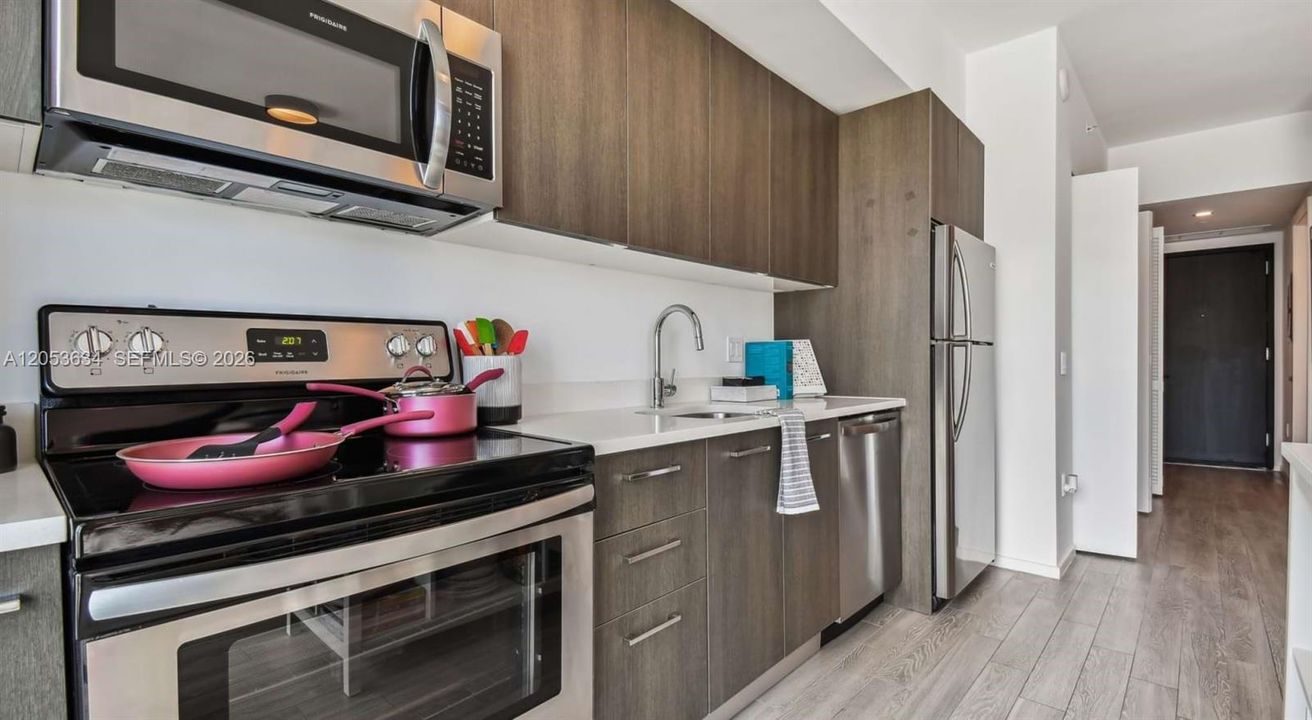 В аренду: $3,660 (2 спален, 2 ванн, 908 Квадратных фут)