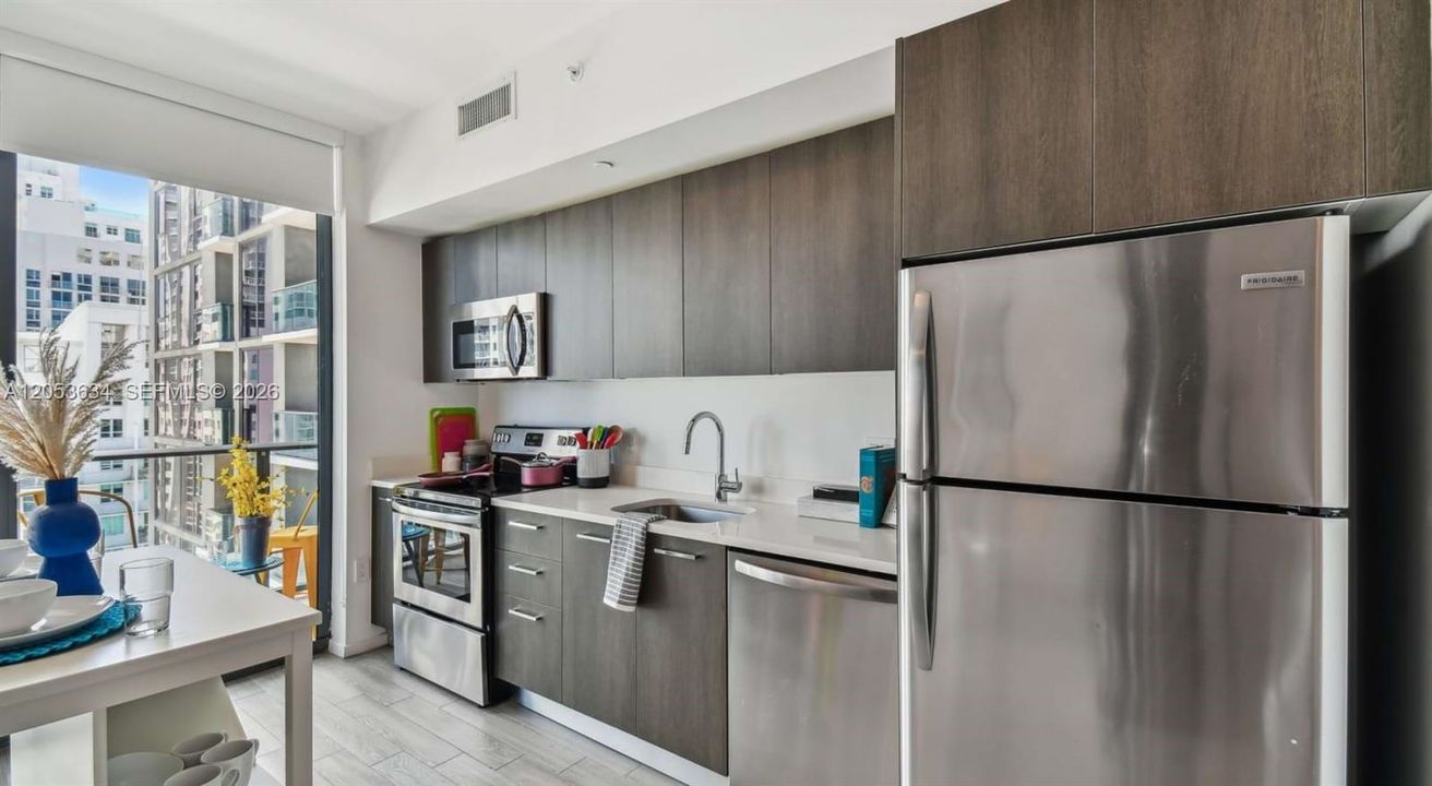 В аренду: $3,660 (2 спален, 2 ванн, 908 Квадратных фут)