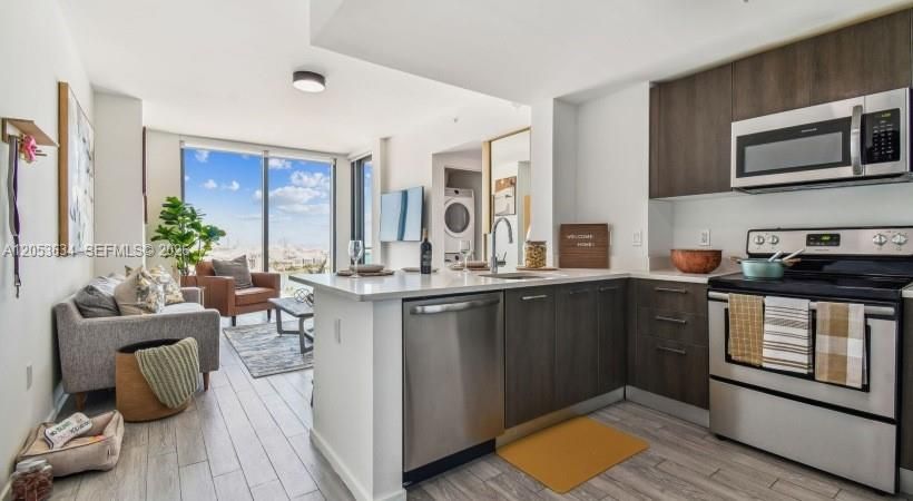 В аренду: $3,660 (2 спален, 2 ванн, 908 Квадратных фут)