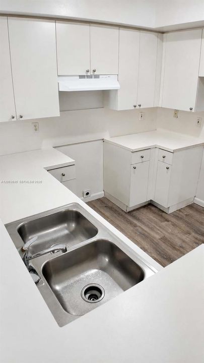 Active With Contract: $2,100 (2 beds, 2 baths, 809 Square Feet)