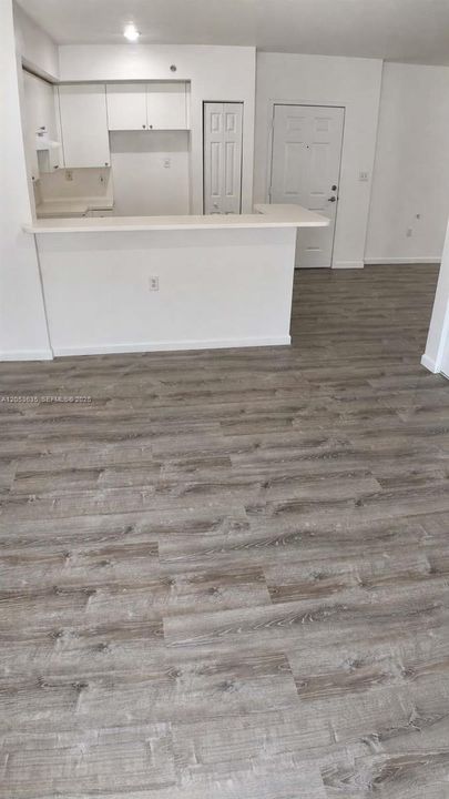 Active With Contract: $2,100 (2 beds, 2 baths, 809 Square Feet)