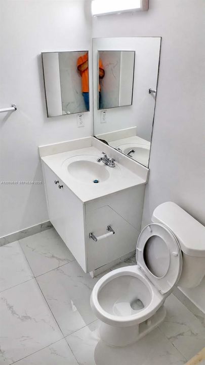 Active With Contract: $2,100 (2 beds, 2 baths, 809 Square Feet)