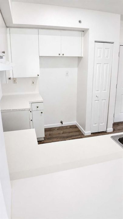 Active With Contract: $2,100 (2 beds, 2 baths, 809 Square Feet)