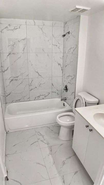 Active With Contract: $2,100 (2 beds, 2 baths, 809 Square Feet)