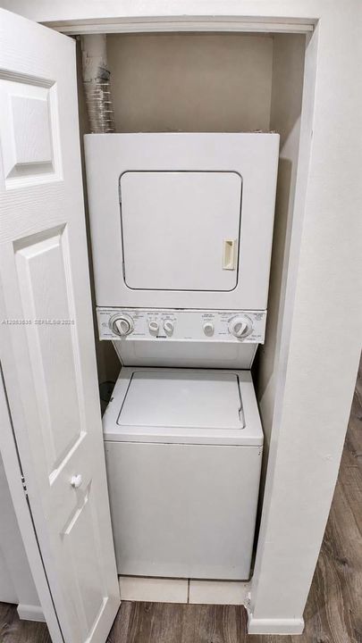 Active With Contract: $2,100 (2 beds, 2 baths, 809 Square Feet)