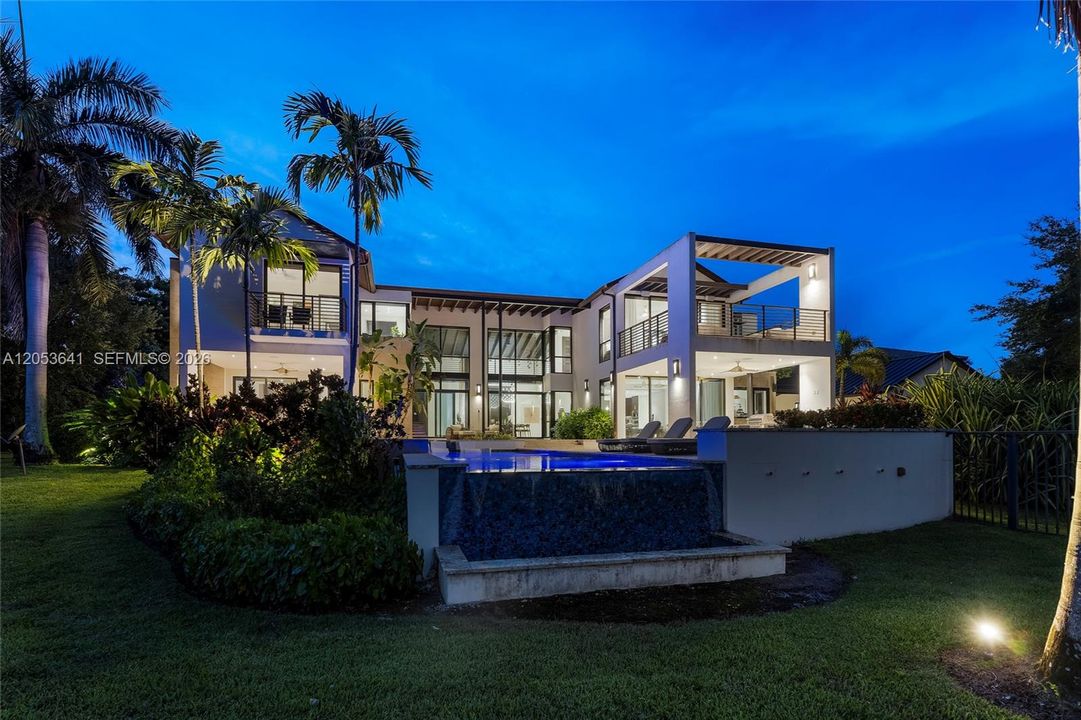На продажу: $3,950,000 (6 спален, 5 ванн, 4468 Квадратных фут)