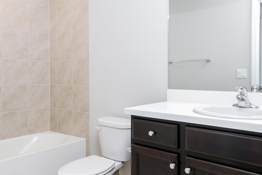 1010103.1037 SW SUDDER AVE - Bathroom