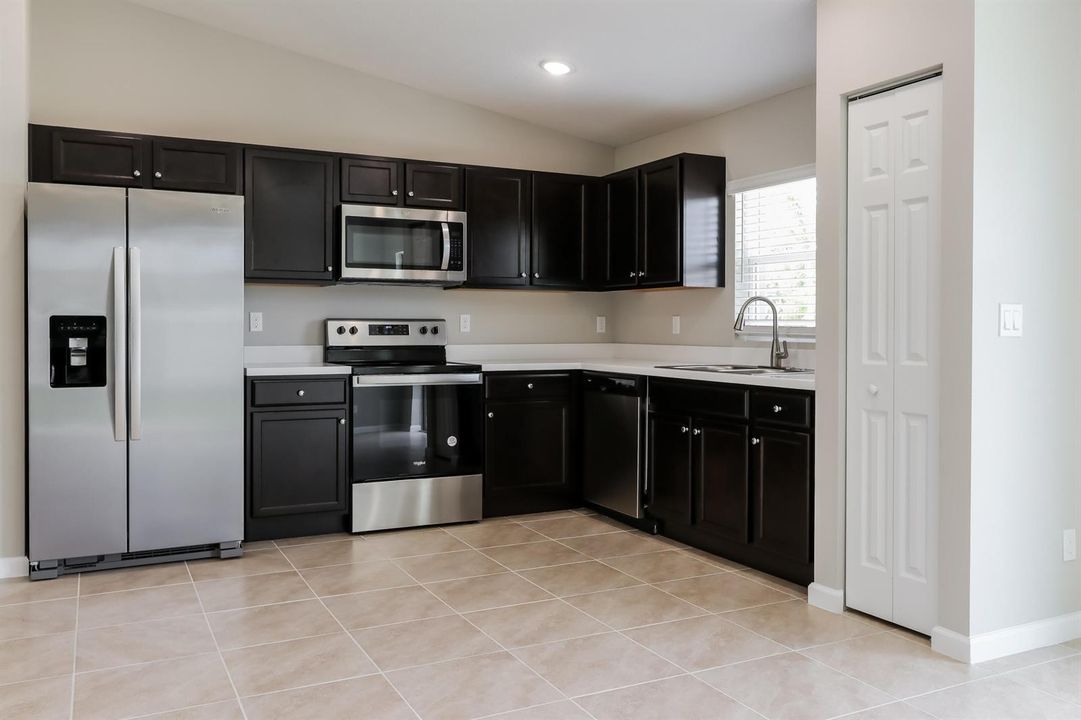 1010103.1037 SW SUDDER AVE - Kitchen