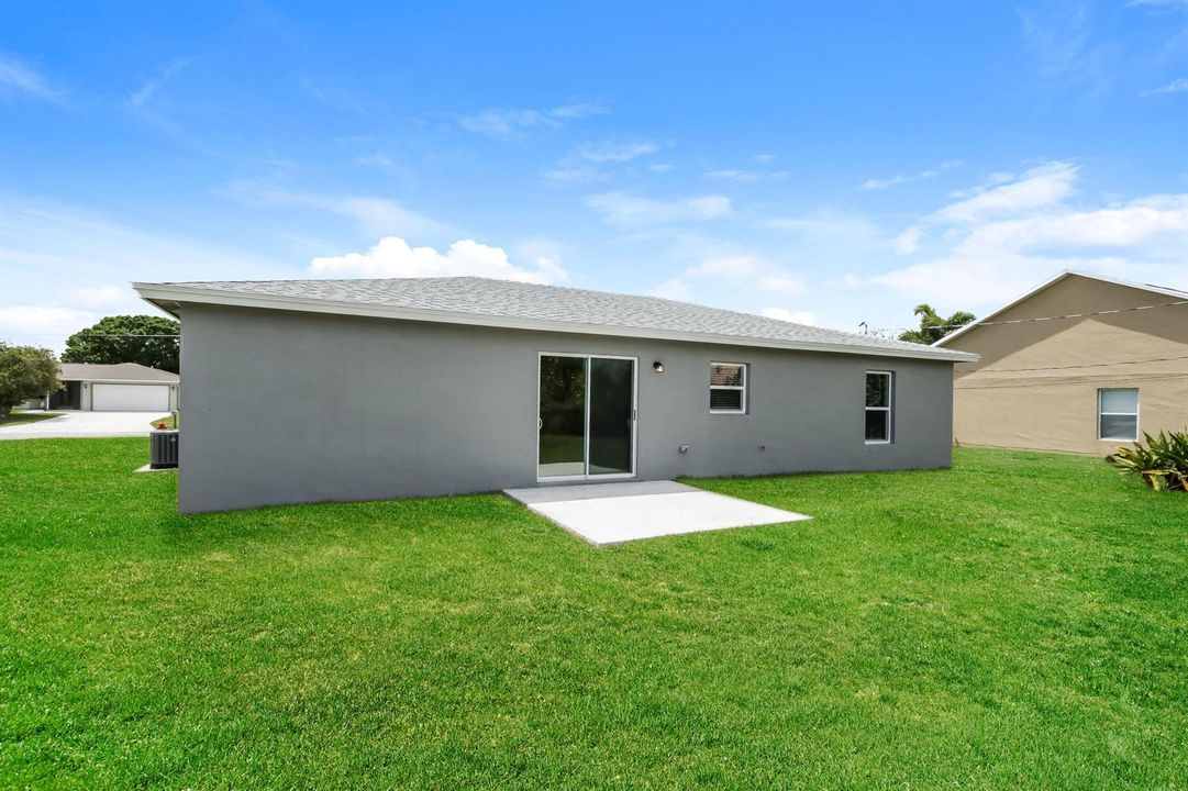 1010103.1037 SW SUDDER AVE - Rear View