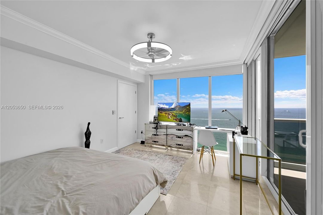В аренду: $12,200 (3 спален, 4 ванн, 2440 Квадратных фут)