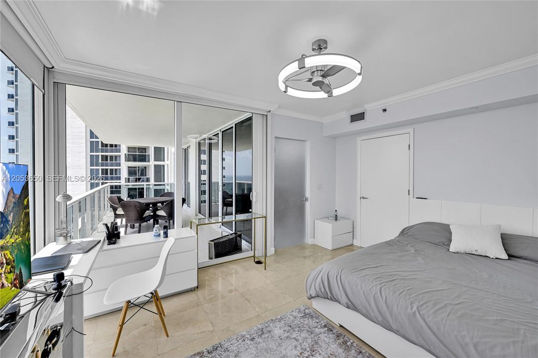 В аренду: $12,200 (3 спален, 4 ванн, 2440 Квадратных фут)