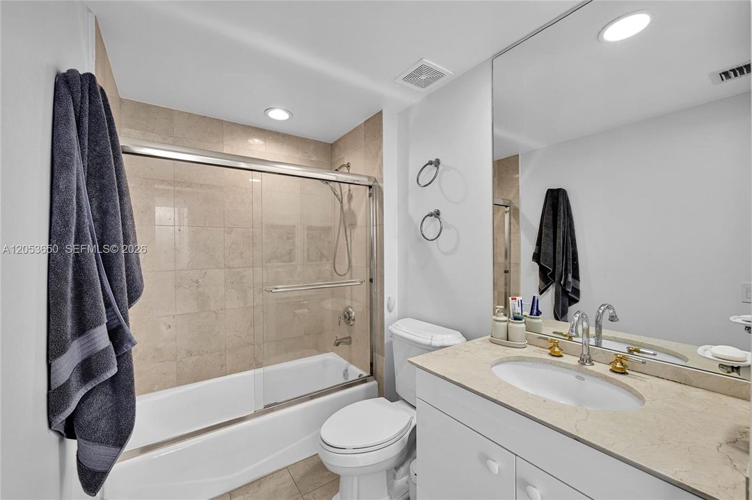 В аренду: $12,200 (3 спален, 4 ванн, 2440 Квадратных фут)