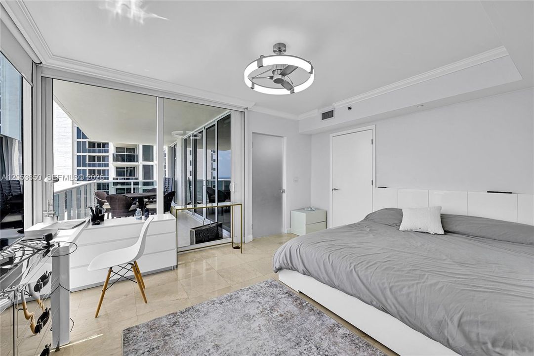 В аренду: $12,200 (3 спален, 4 ванн, 2440 Квадратных фут)