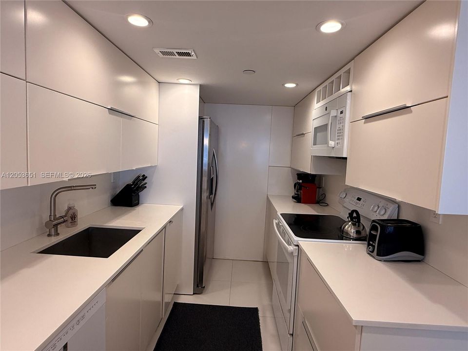 For Rent: $3,500 (1 beds, 1 baths, 675 Square Feet)