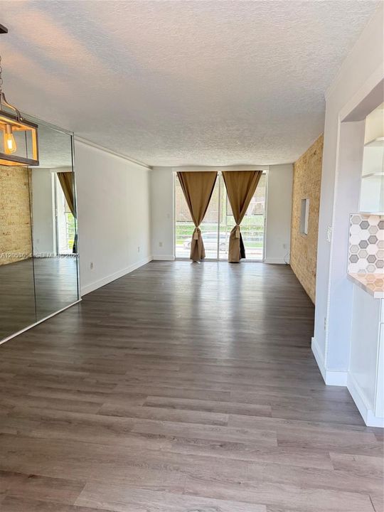 В аренду: $2,400 (2 спален, 2 ванн, 1178 Квадратных фут)