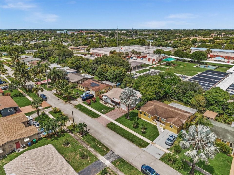 На продажу: $365,000 (2 спален, 2 ванн, 1604 Квадратных фут)