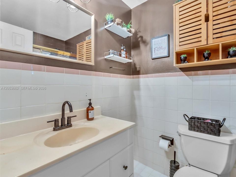 На продажу: $365,000 (2 спален, 2 ванн, 1604 Квадратных фут)