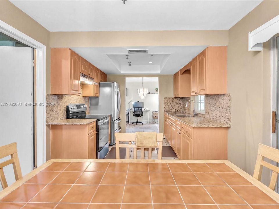 На продажу: $365,000 (2 спален, 2 ванн, 1604 Квадратных фут)