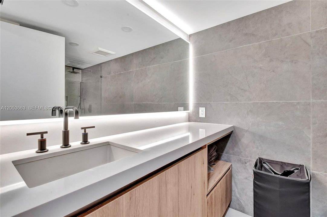 В аренду: $6,000 (2 спален, 2 ванн, 1316 Квадратных фут)