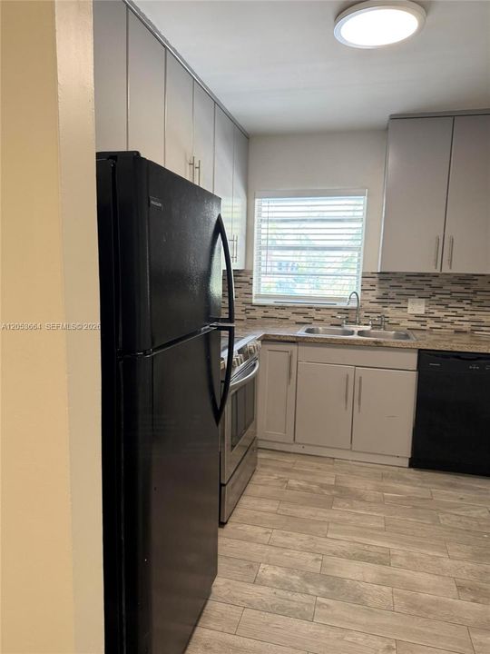 For Rent: $2,000 (2 beds, 2 baths, 922 Square Feet)