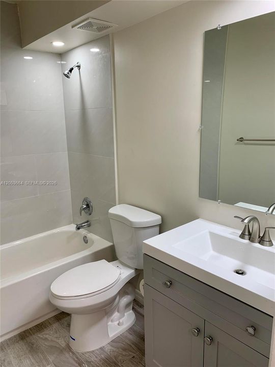For Rent: $2,000 (2 beds, 2 baths, 922 Square Feet)