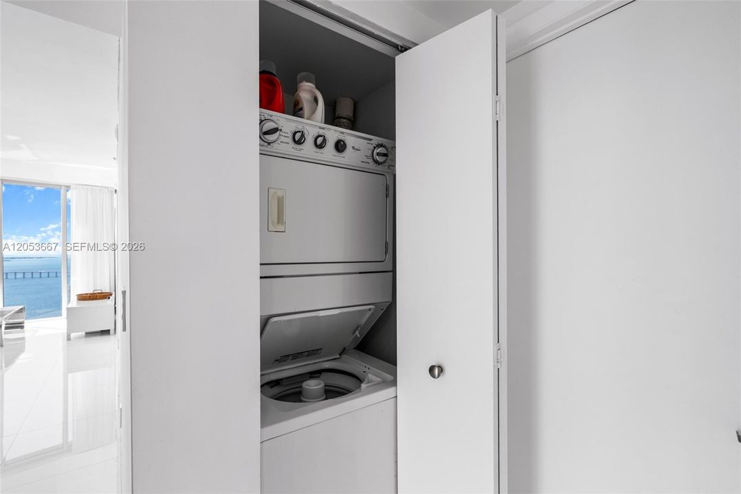 На продажу: $1,100,000 (2 спален, 2 ванн, 1347 Квадратных фут)