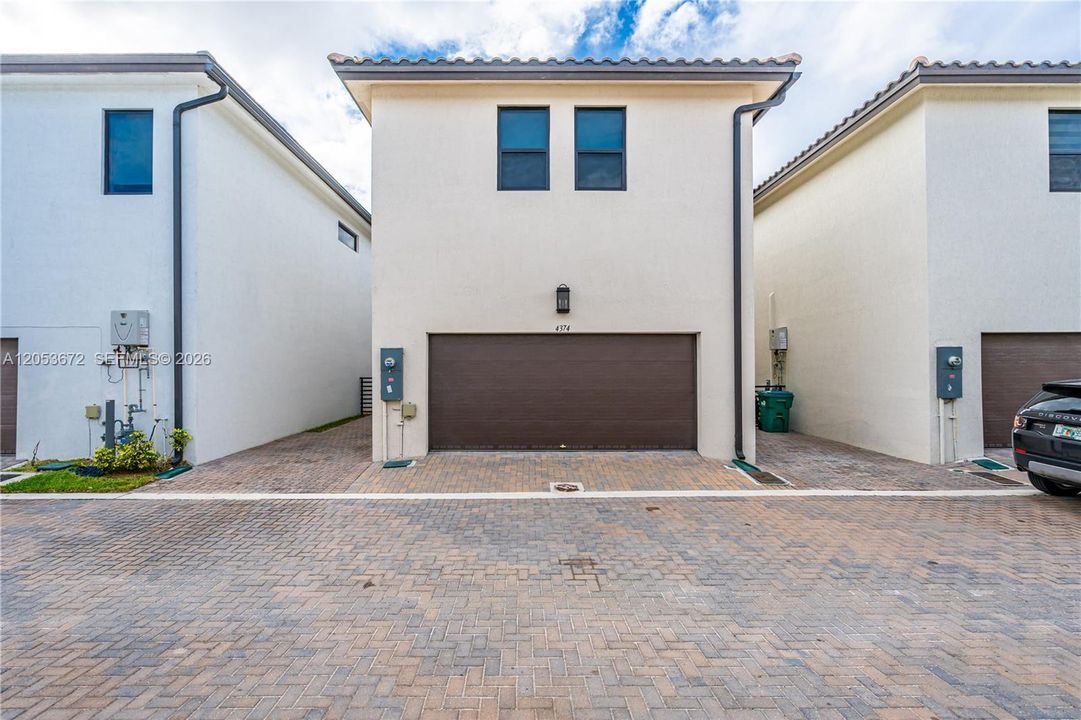 For Rent: $6,550 (3 beds, 2 baths, 2158 Square Feet)