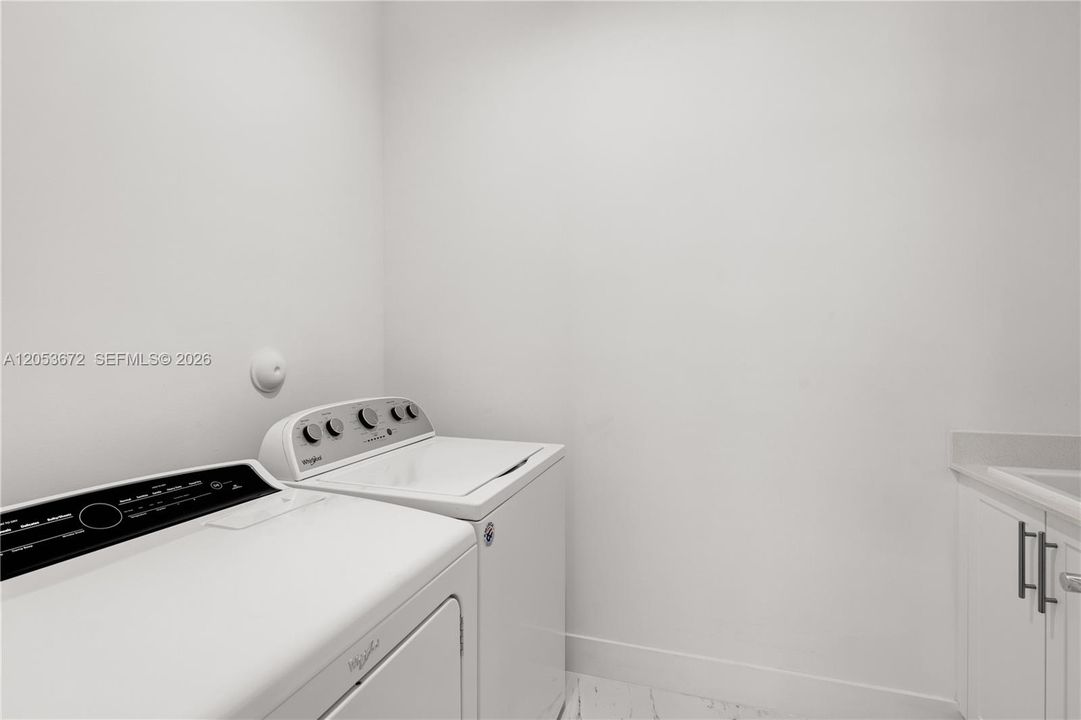 For Rent: $6,550 (3 beds, 2 baths, 2158 Square Feet)